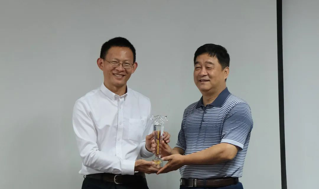 喜提西安電子科技大學微電子學院最佳就業(yè)合作伙伴獎